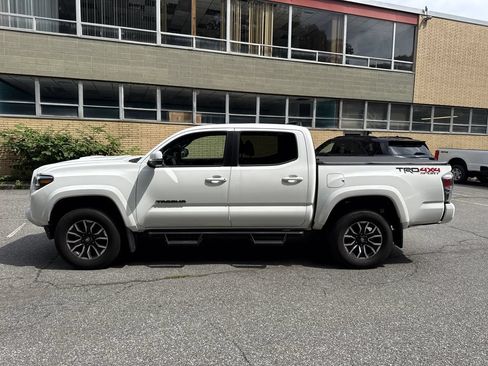 Used 2023 Toyota Tacoma TRD Sport AWD/4WD image 4