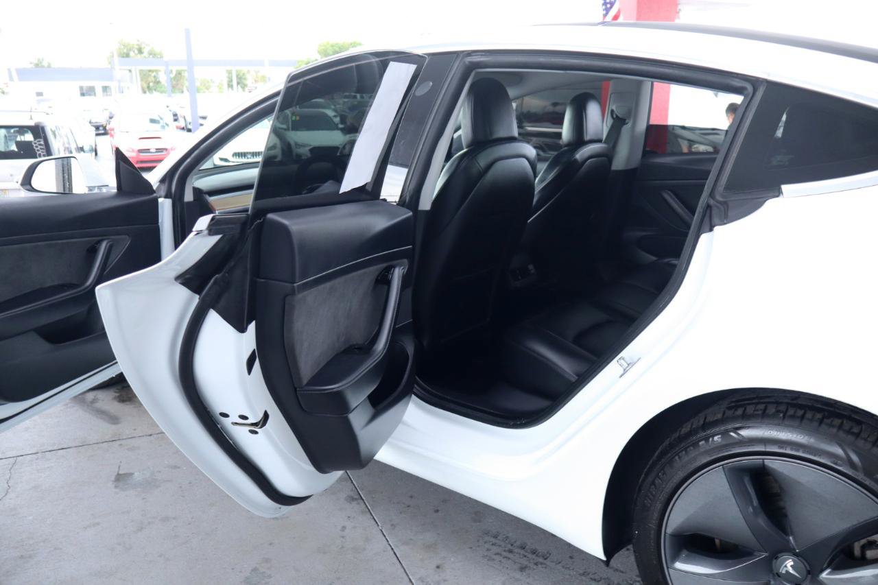 Used 2020 Tesla Model 3 Standard Range RWD image 29
