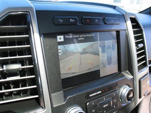 Used 2017 Ford F150 Platinum w/ Equipment Group 701A Luxury image 45