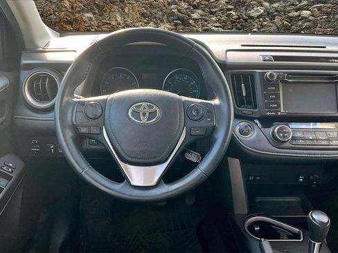 Used 2018 Toyota RAV4 XLE image 5