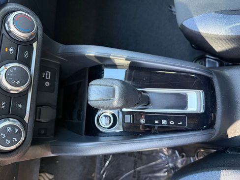 Used 2025 Nissan Versa SV FWD image 38