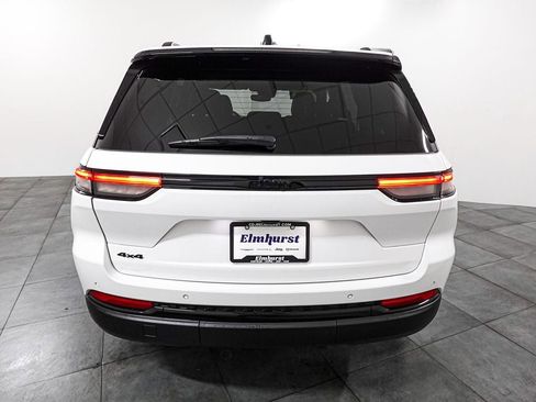 Used 2023 Jeep Grand Cherokee Altitude AWD/4WD image 5