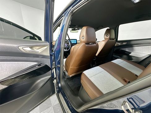 Used 2023 Volkswagen ID.4 Pro image 17