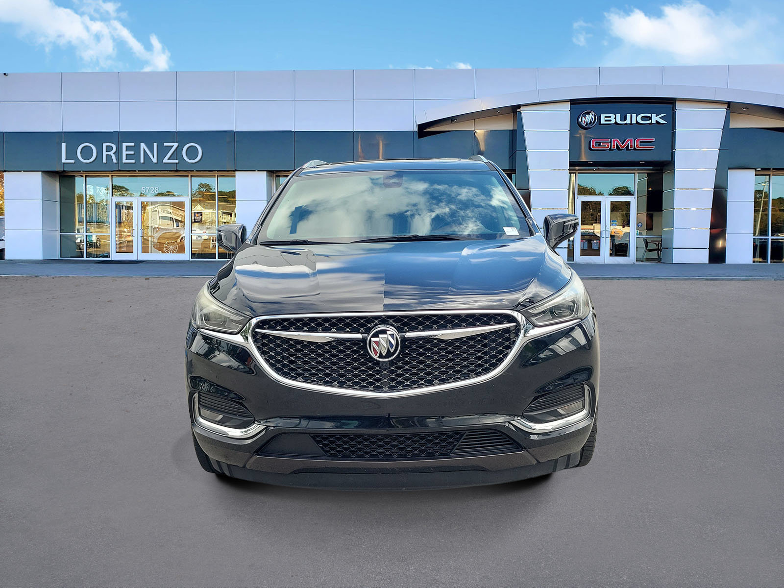 Used 2018 Buick Enclave Avenir w/ Avenir Technology Package FWD image 2