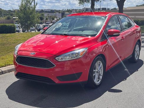 Used 2016 Ford Focus SE FWD image 2