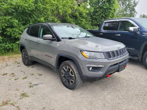 Used 2019 Jeep Compass Trailhawk w/ Cold Weather Group AWD/4WD image 3