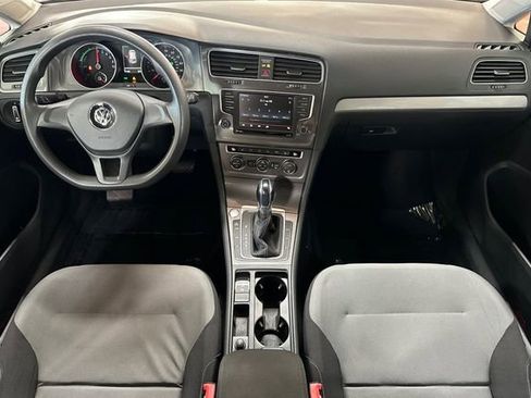 Used 2016 Volkswagen e-Golf SE image 16