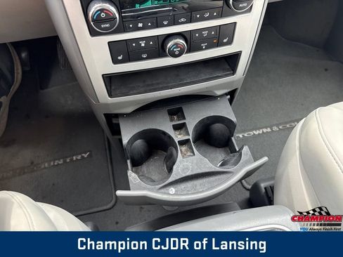 Used 2010 Chrysler Town & Country Limited w/ Flexible Seating Group FWD image 34