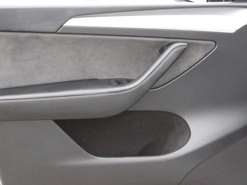 Used 2023 Tesla Model Y Performance AWD/4WD image 9