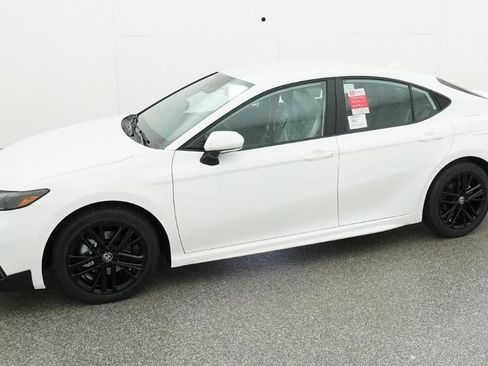 New 2026 Toyota Camry SE image 2