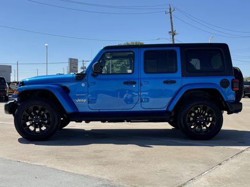 Used 2023 Jeep Wrangler Sahara image 7