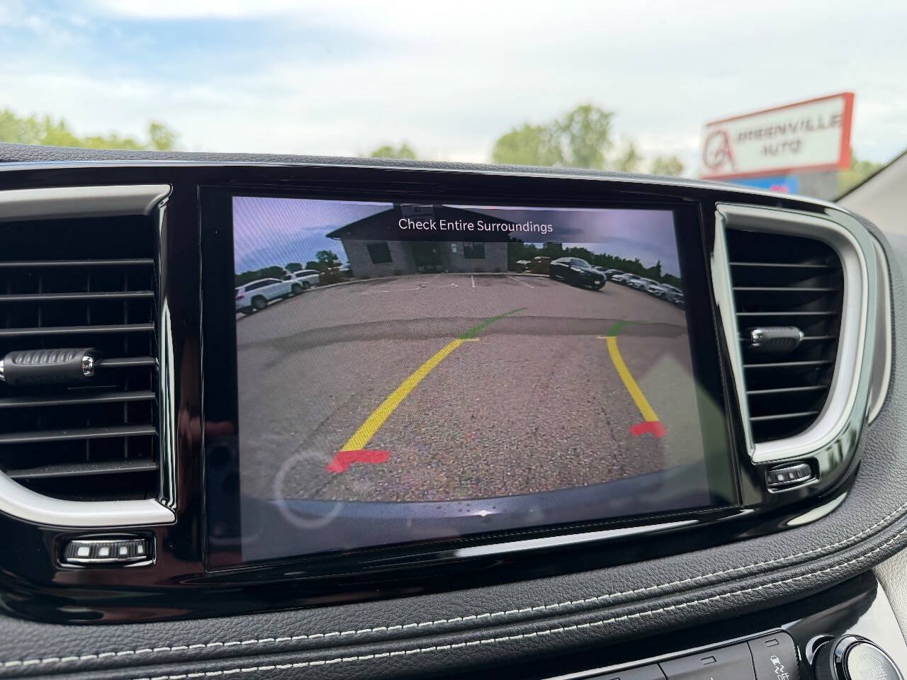 Used 2023 Chrysler Pacifica Touring-L AWD/4WD image 10