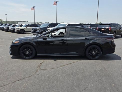 Used 2022 Toyota Camry SE w/ Convenience Package FWD image 4
