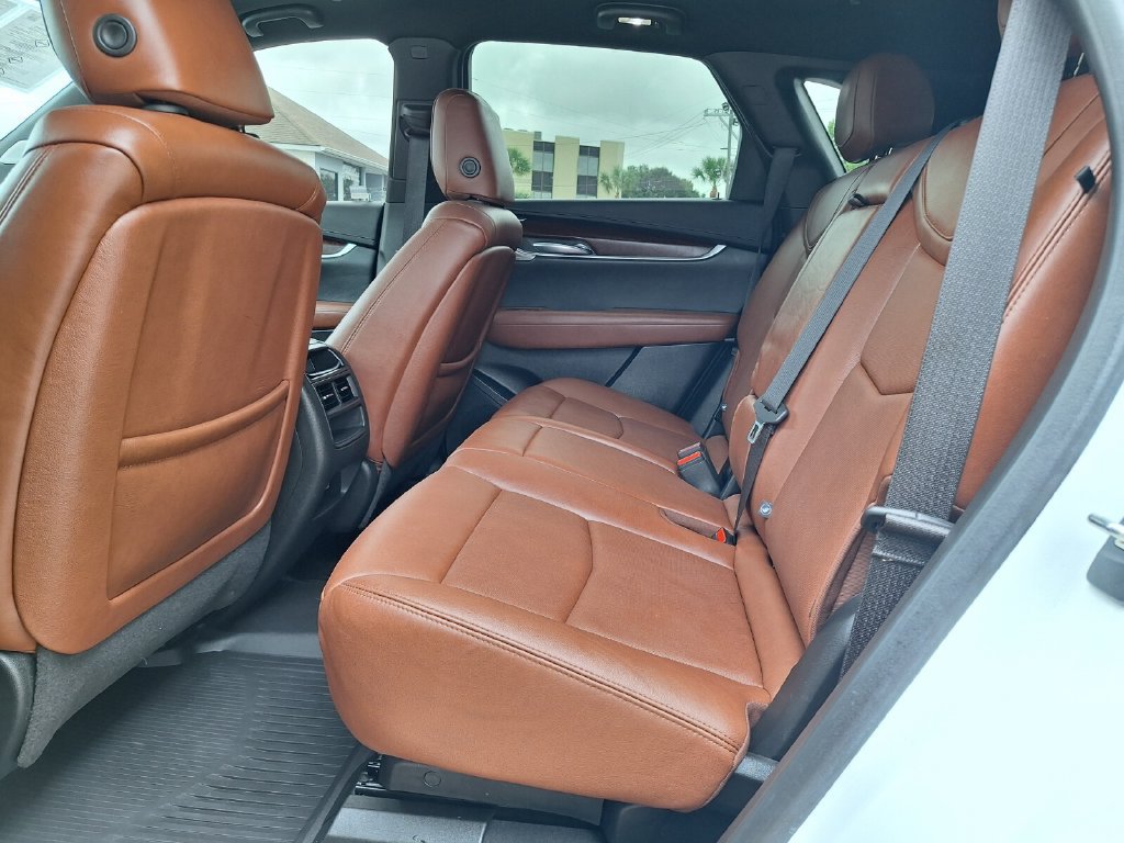 Used 2023 Cadillac XT5 Sportv w/ Technology Package AWD/4WD image 12