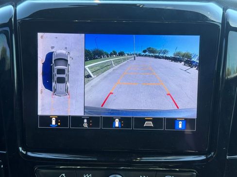 Used 2023 Chevrolet Traverse RS image 10