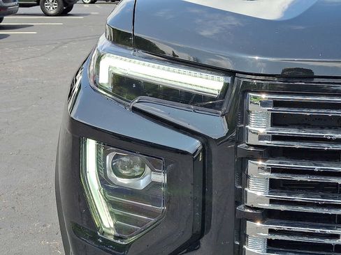 Used 2023 GMC Canyon Denali AWD/4WD image 9