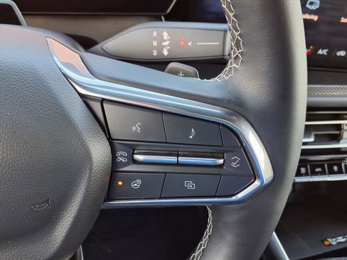 Used 2024 Chevrolet Traverse RS image 12