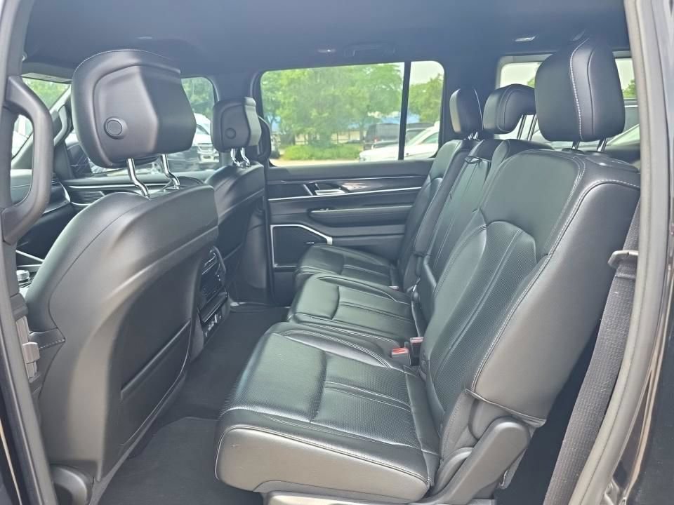 Used 2023 Jeep Wagoneer 4WD image 18