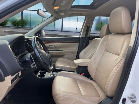 Used 2014 Mitsubishi Outlander GT AWD/4WD image 13