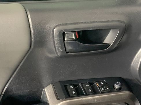 Used 2022 Toyota Tacoma SR5 RWD image 15