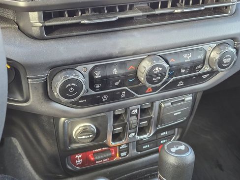 Used 2024 Jeep Wrangler Unlimited Rubicon w/ Convenience Group image 31