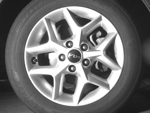 Used 2025 Kia Soul LX w/ LX Technology Package FWD image 20