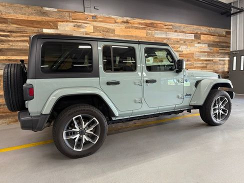 Used 2024 Jeep Wrangler Unlimited AWD/4WD image 12