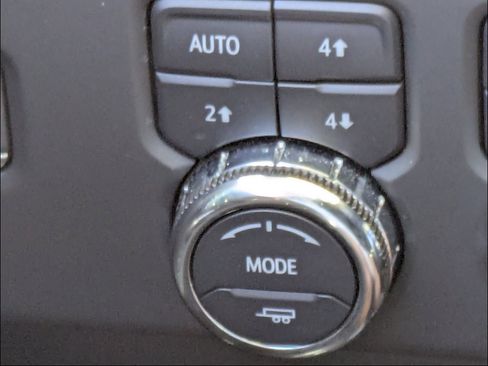 Used 2024 GMC Sierra 1500 AT4 w/ Technology Package AWD/4WD image 30