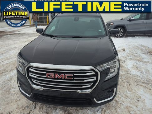 Used 2024 GMC Terrain SLT image 2