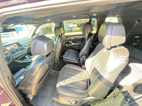 Used 2021 BMW X7 M50i image 15