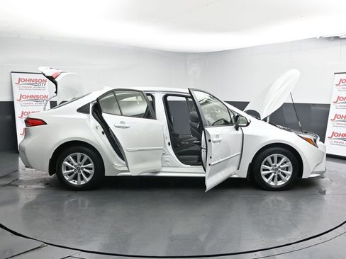 Used 2025 Toyota Corolla LE image 49