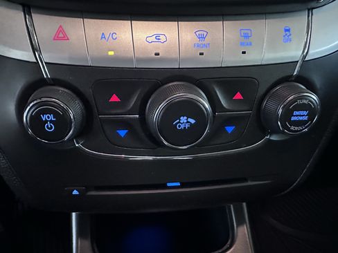 Used 2019 Dodge Journey SE FWD image 49