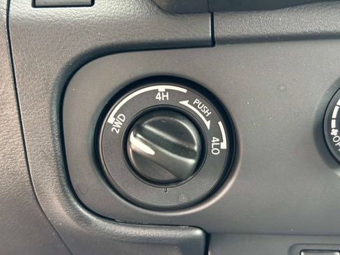 Used 2025 Nissan Frontier S image 28