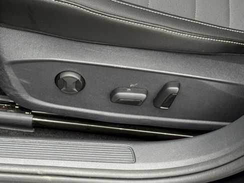 Used 2025 Volkswagen Jetta SE image 23