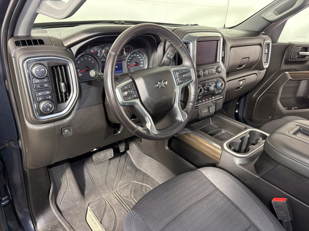 Used 2022 Chevrolet Silverado 1500 RST w/ LPO, Blackout Package AWD/4WD image 9