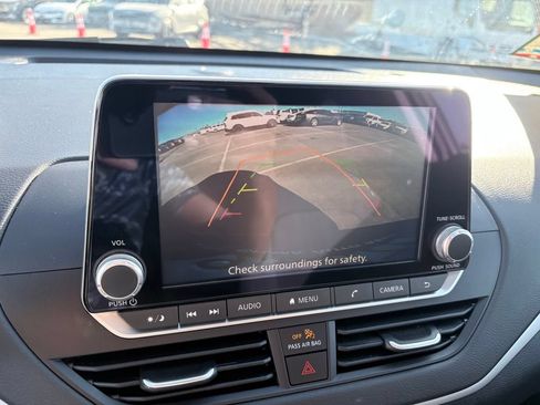 Used 2025 Nissan Altima 2.5 S FWD image 16
