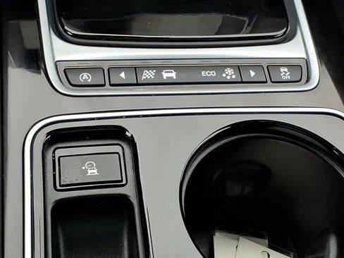 Used 2017 Jaguar F-PACE R-Sport image 20