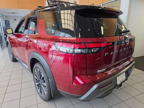 New 2026 Nissan Pathfinder Platinum FWD image 10
