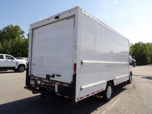 Used 2021 Ford E-350 and Econoline 350 Super Duty image 7