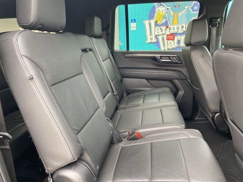 Used 2025 Chevrolet Suburban Z71 image 15