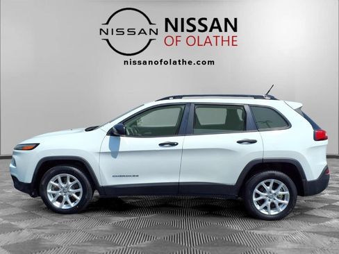 Used 2016 Jeep Cherokee Sport FWD image 26
