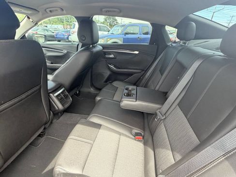 Used 2016 Chevrolet Impala LT w/ Convenience Package image 11