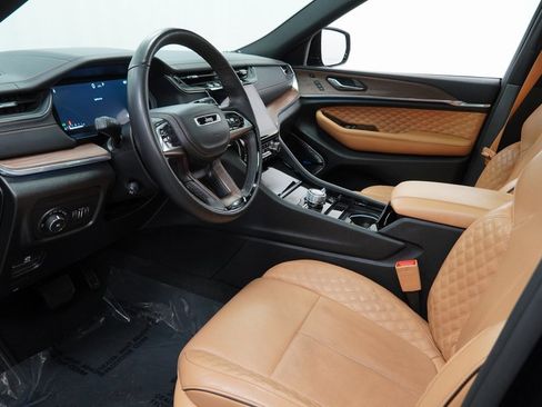 Certified 2024 Jeep Grand Cherokee L Summit w/ High Altitude Package image 18