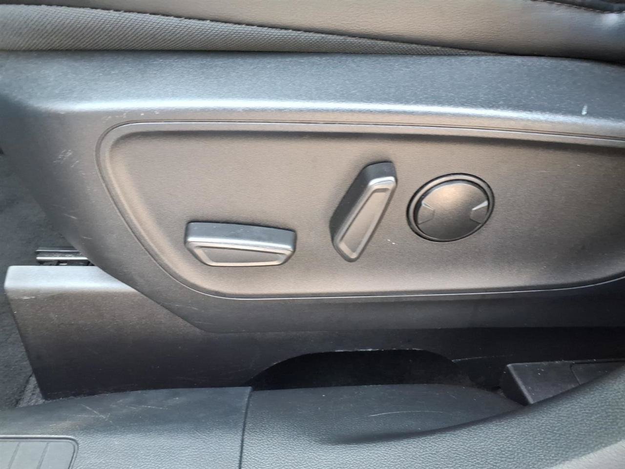 Used 2025 Ford Escape ST-Line AWD/4WD image 7