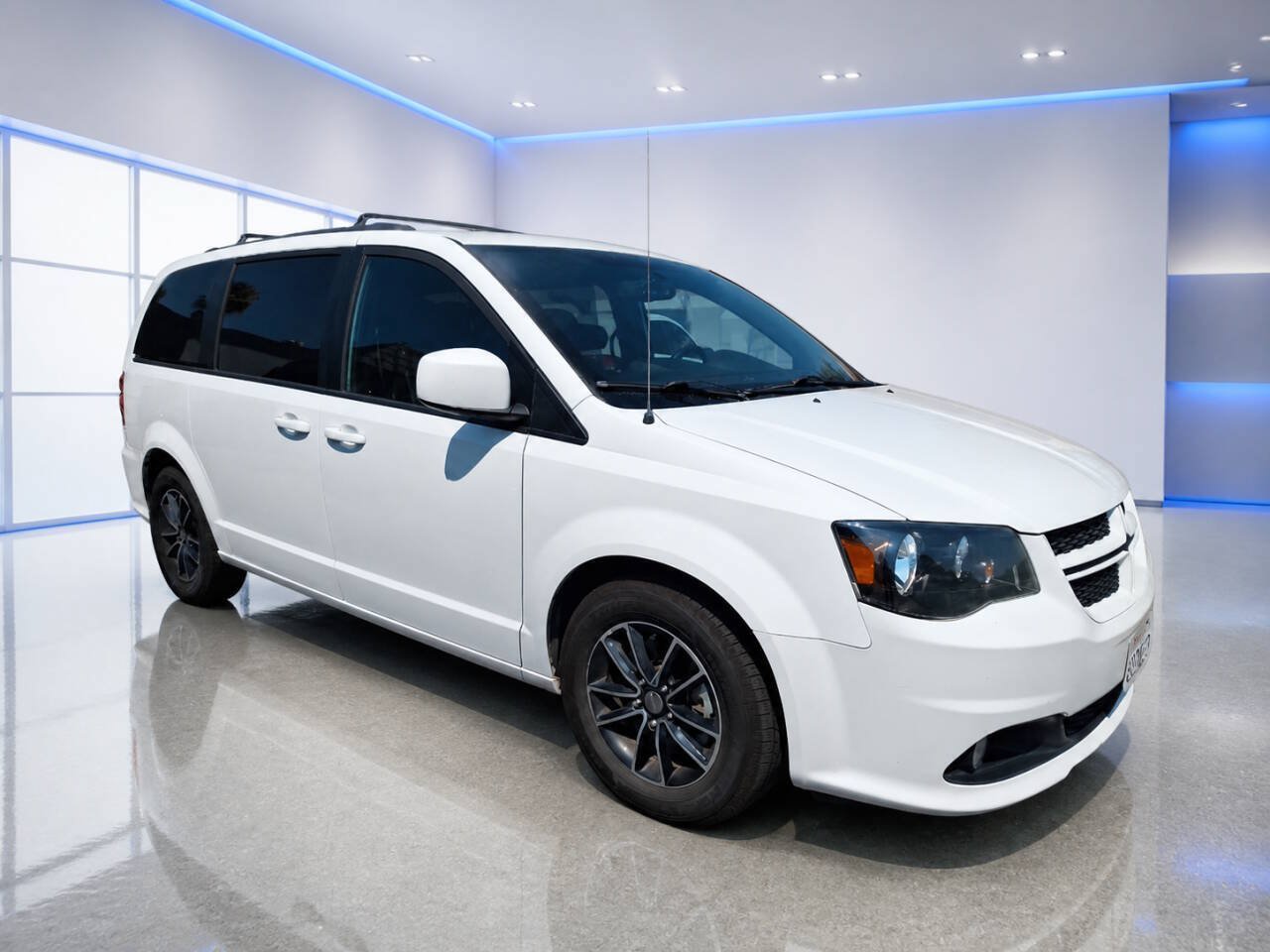 Used 2018 Dodge Grand Caravan GT FWD image 1