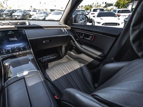 Used 2022 Mercedes-Benz S 500 4MATIC w/ AMG Line Package image 24