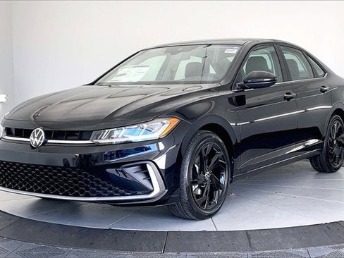 New 2026 Volkswagen Jetta SE image 2