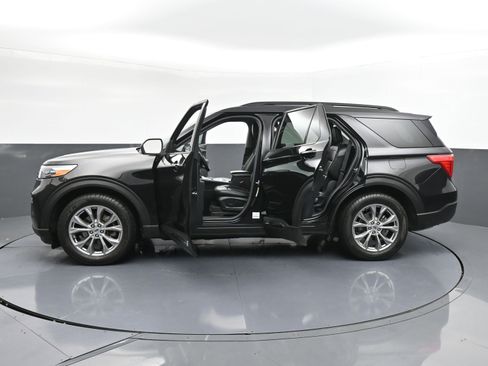 Used 2021 Ford Explorer XLT w/ Equipment Group 202A RWD image 43