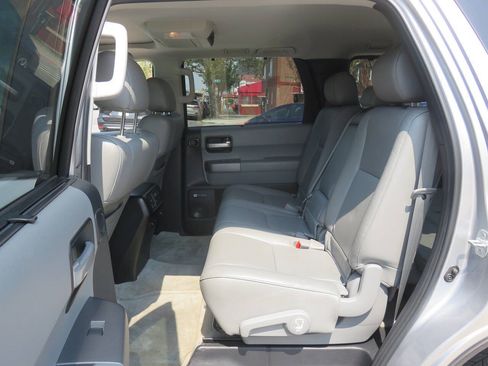 Used 2011 Toyota Sequoia Limited AWD/4WD image 23