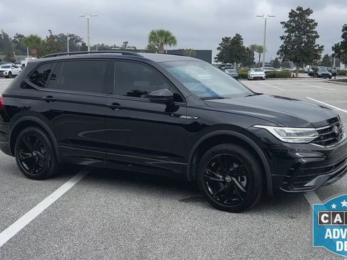 Certified 2024 Volkswagen Tiguan SE R-Line image 2